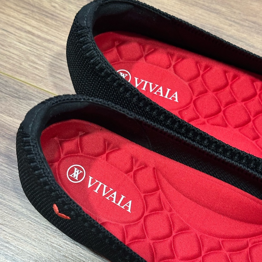 Vivaia Lightweight Pointed-Ballet Flats (Aria Walker) in Black/Red Size 39.5 - Picture 10 of 15